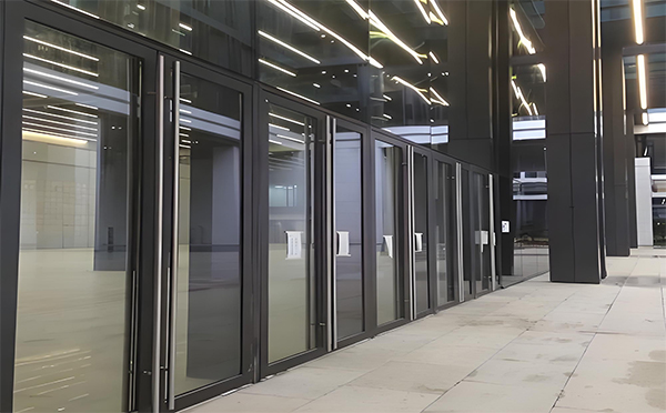 清水玻璃地弹门 清水玻璃地弹门