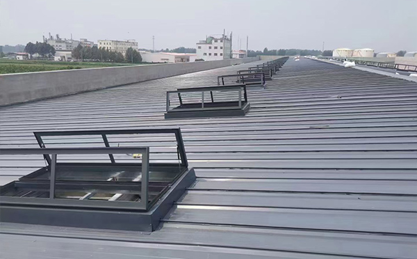 某中学室内体育馆清水排烟窗改造项目