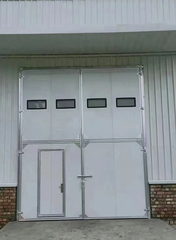 清水工业门在设备装配车间出入口的实施记录