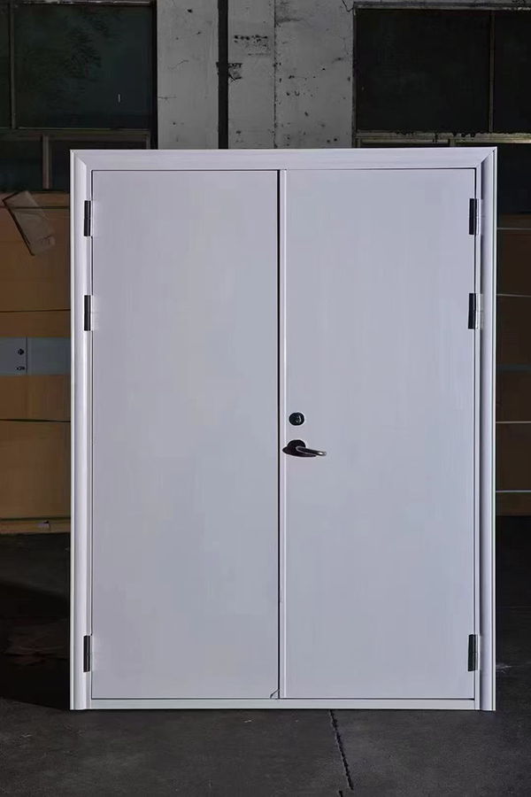 酒店项目完成公共区域清水防火门布设