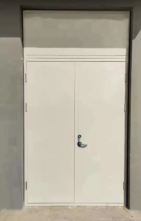 展览馆项目完成大跨度清水防火门安装